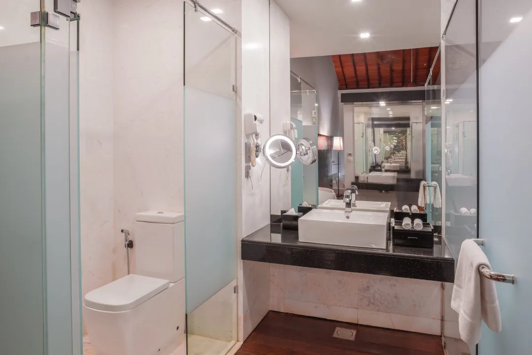 Beach Room- Bathroom