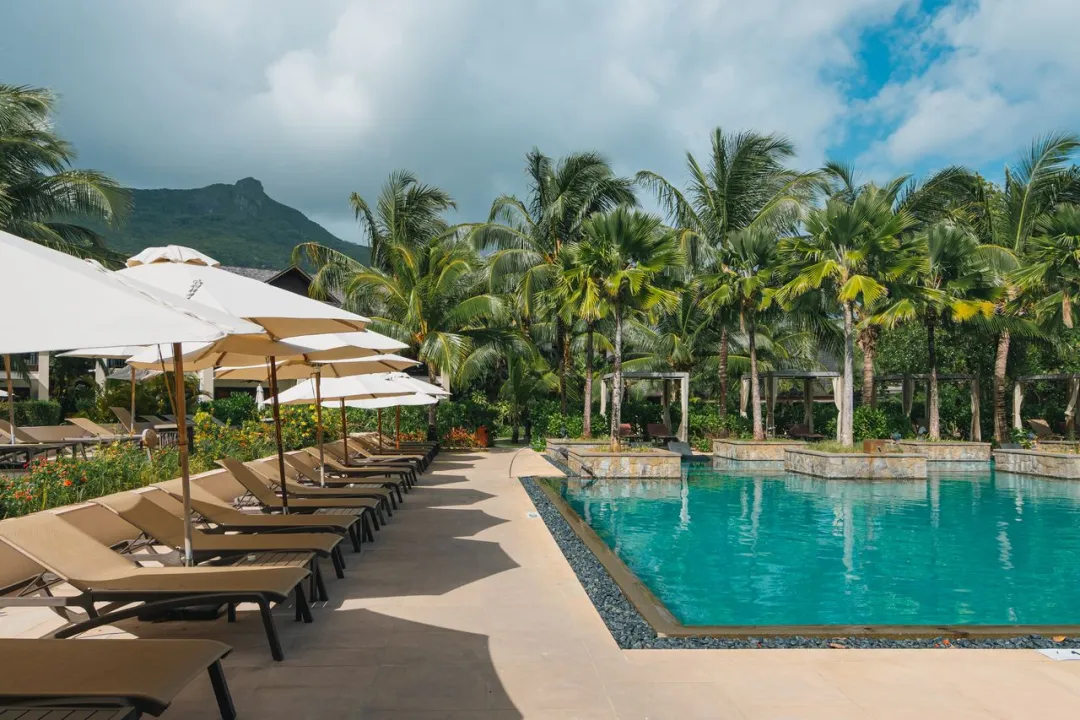 Story-Seychelles-Pool-Beds