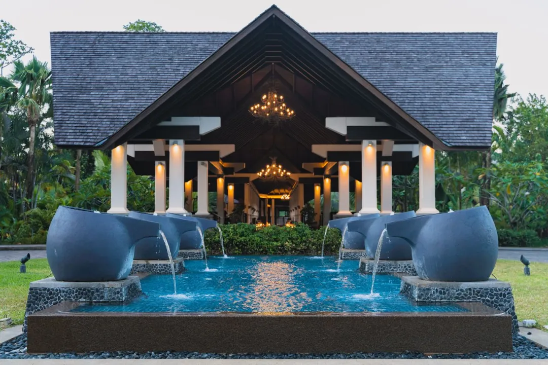 Story-Seychelles-Main-Entrance-Pool