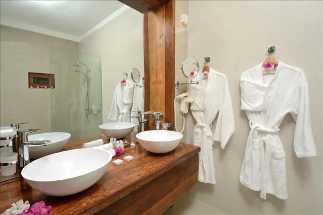 Deluxe Garden Bungalow - Bathroom