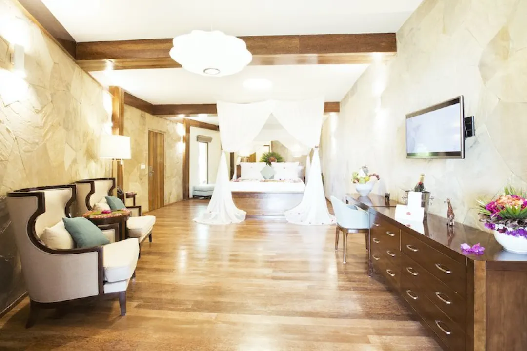 Deluxe Garden Bungalow with Partial Sea View - Bedroom