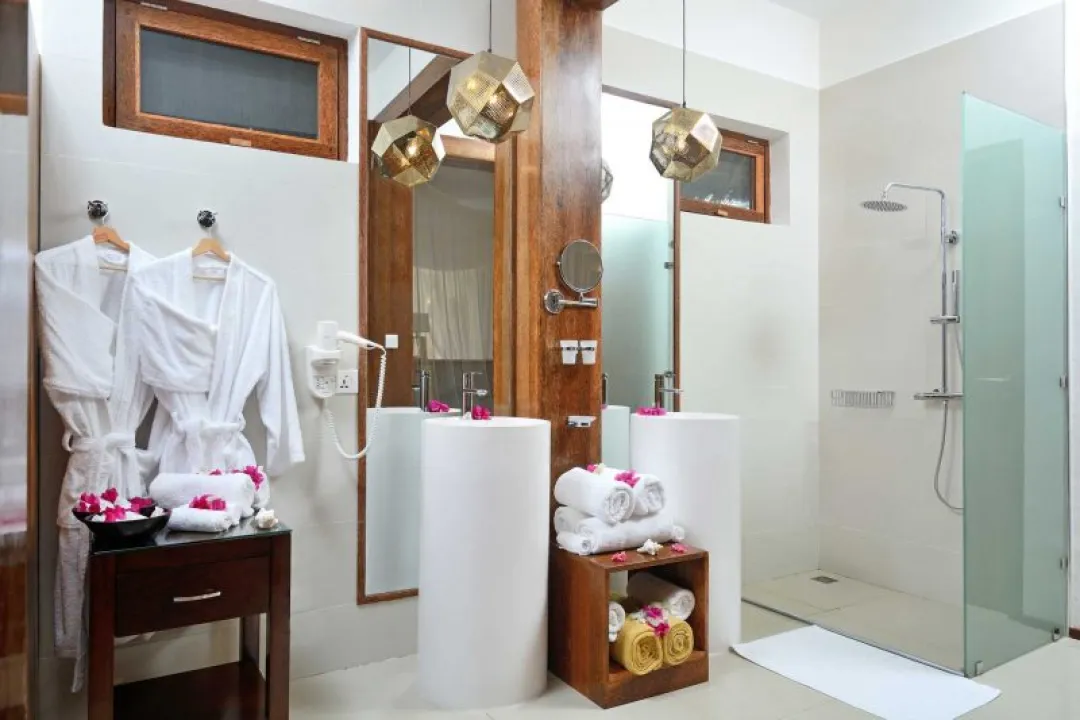 Deluxe Garden Bungalow with Partial Sea View -Bathroom