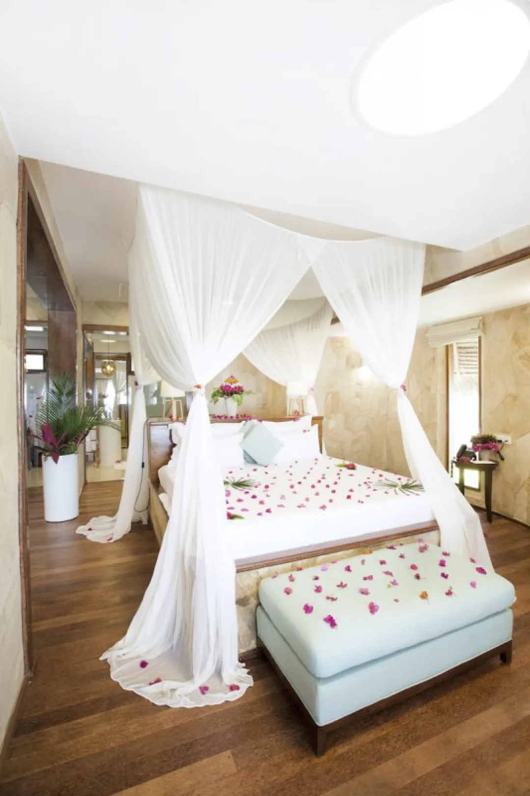 Seafront Luxury Villa - Bedroom