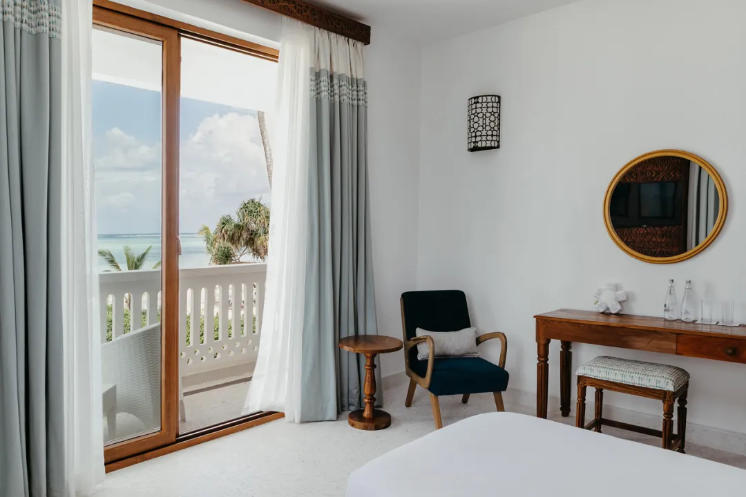 Inter-connecting Family Room - Balcony View