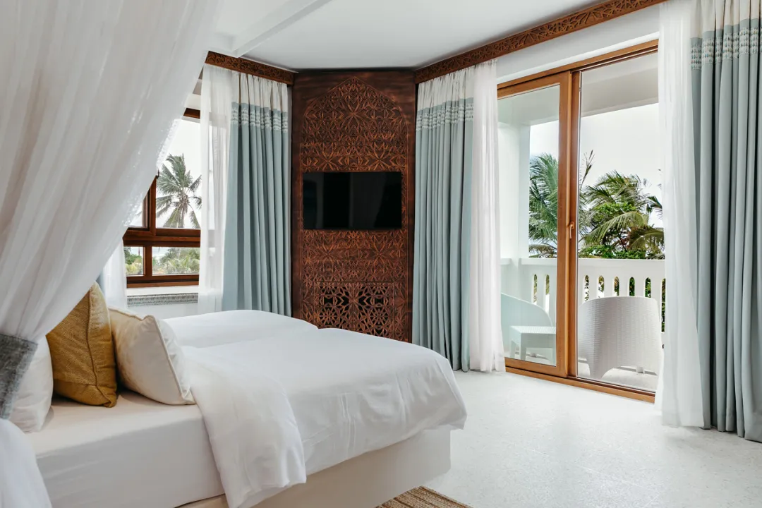 Inter-connecting Family Room - Bedroom With Balcony View