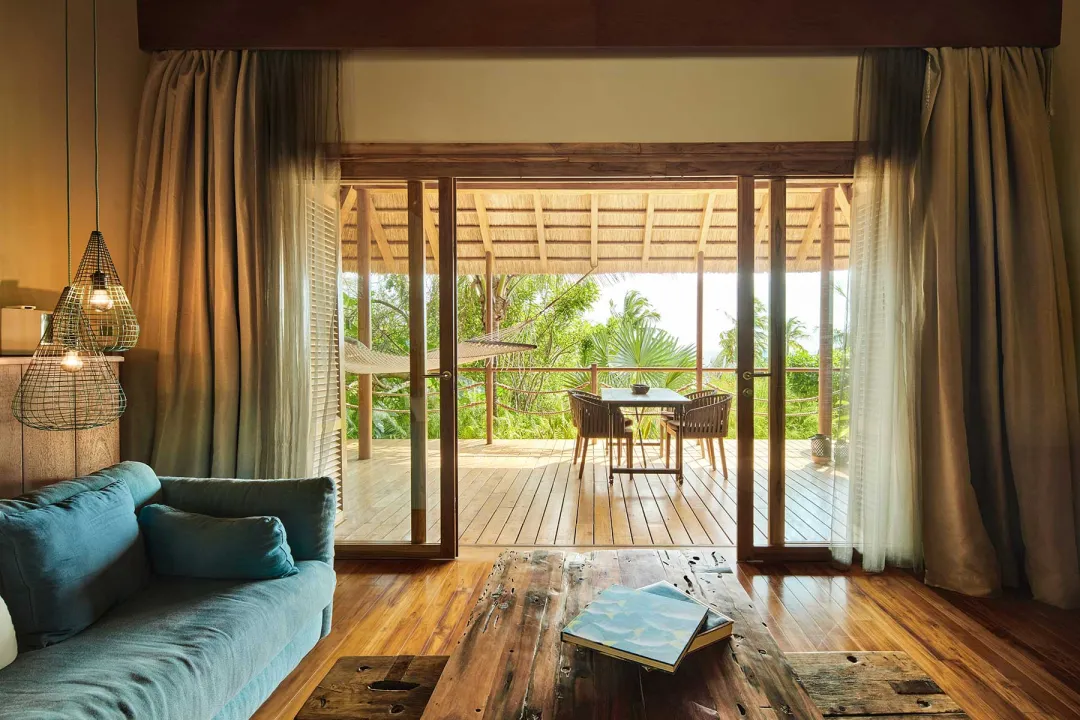 Jacuzzi Suite -Living Room