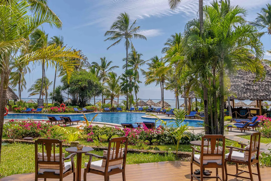 Breezes Beach Club and Spa - Pool Lounge