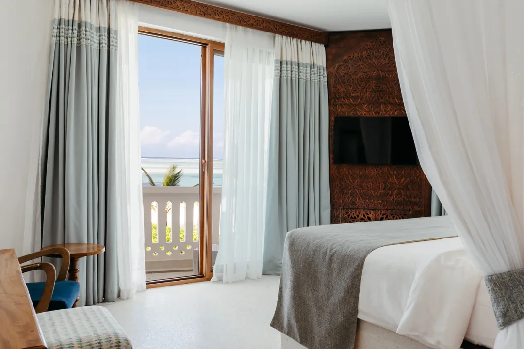 Lux Marijani - Beachfront Executive Room - King Bed