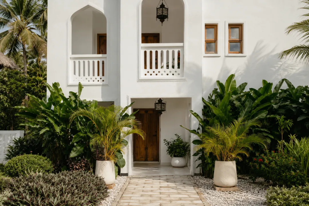 Lux Marijani - Room Entrance