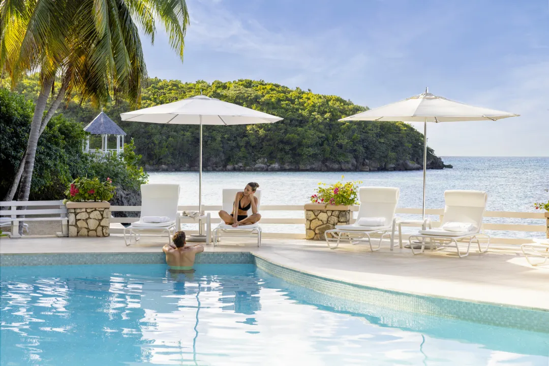 Couples Resorts Sans Souci -Pool Lounge