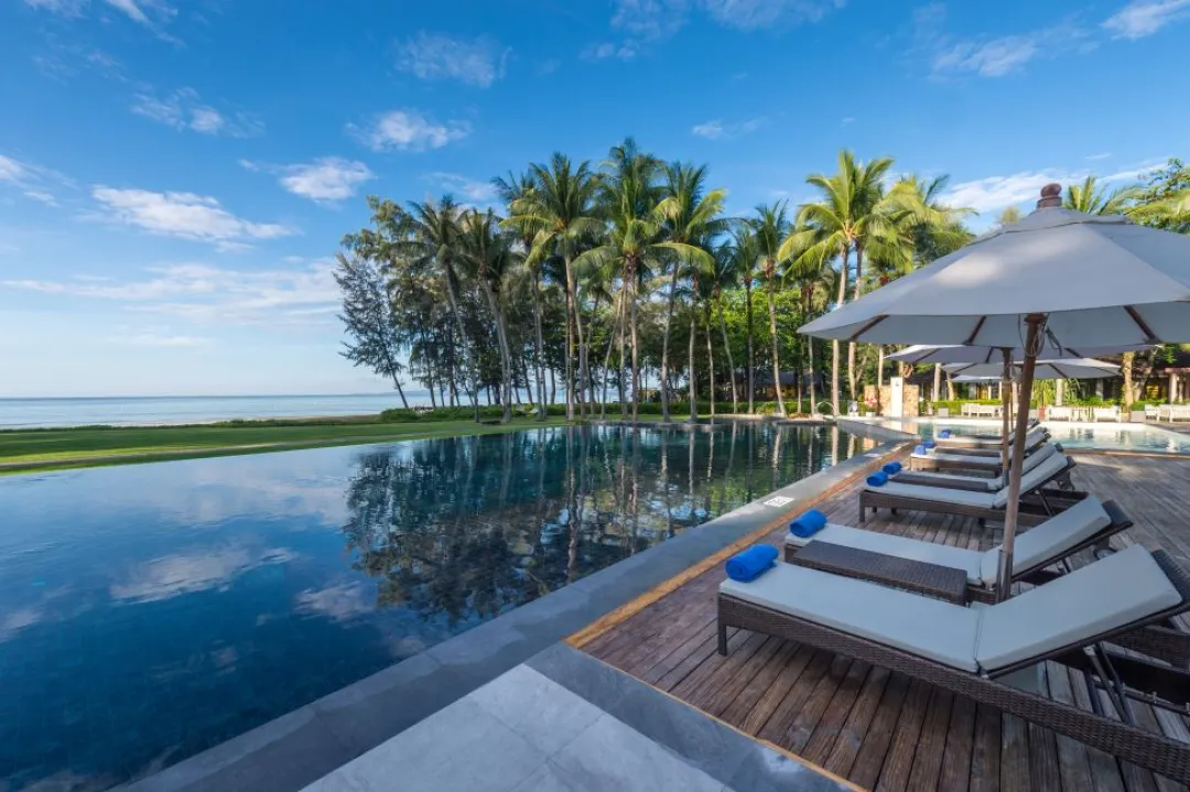 Dusit Thani Krabi Beach Resort - Pool Lounge