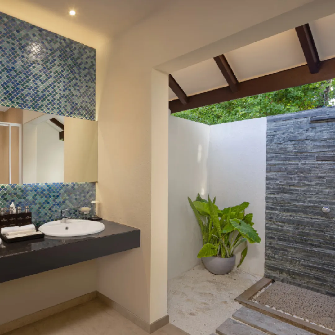 Deluxe Beach Villa - Bathroom