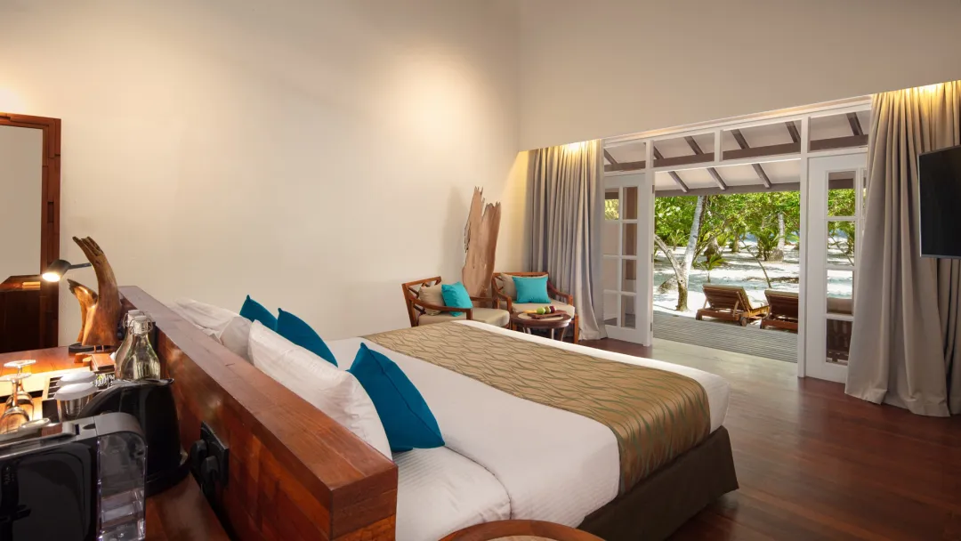 Deluxe Beach Villa - Bedroom With View
