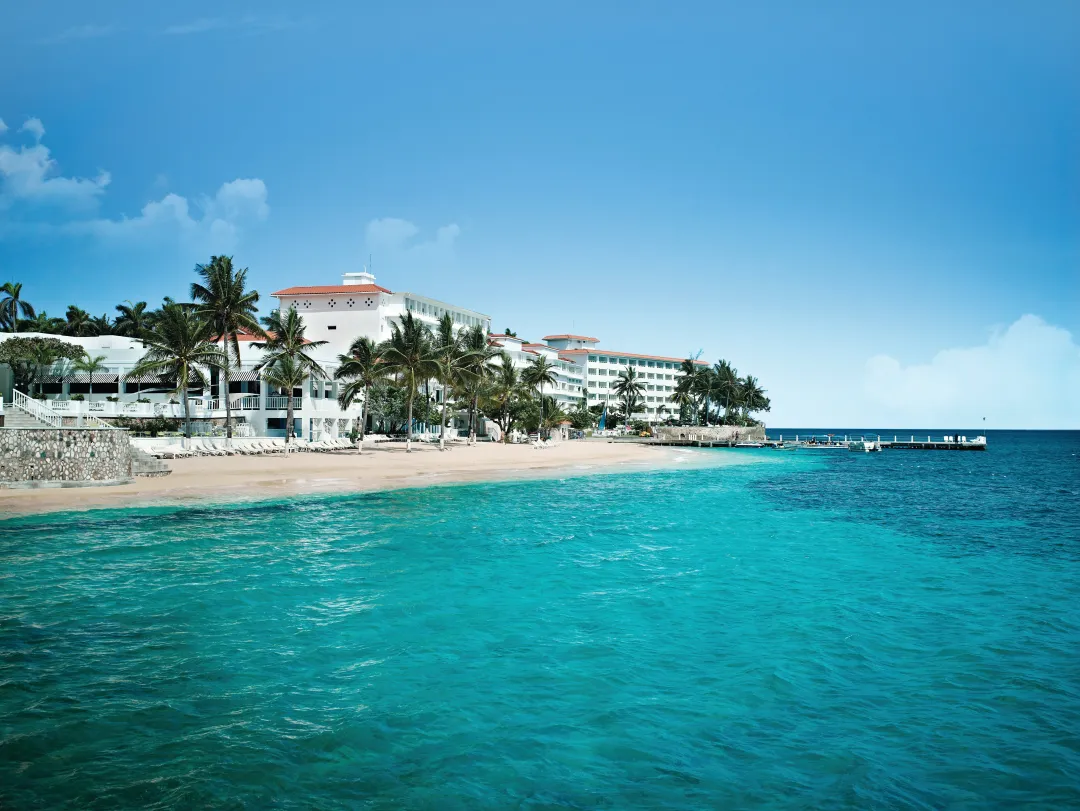Couples Tower Isla - Beach View