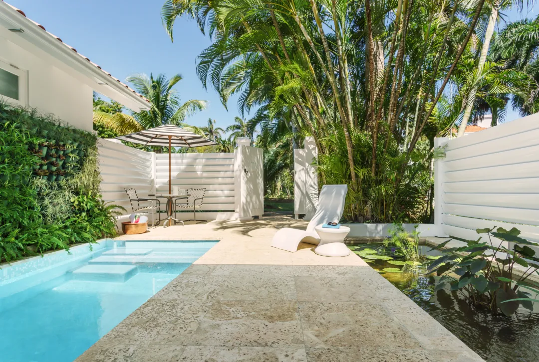 Couples Tower Isla - Oasis Spa Villa