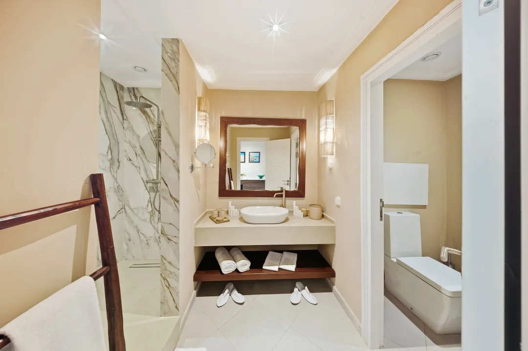 Junior Suite -Bathroom