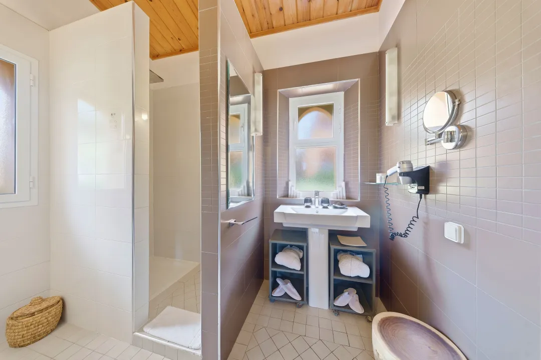 Bungalow - Bathroom