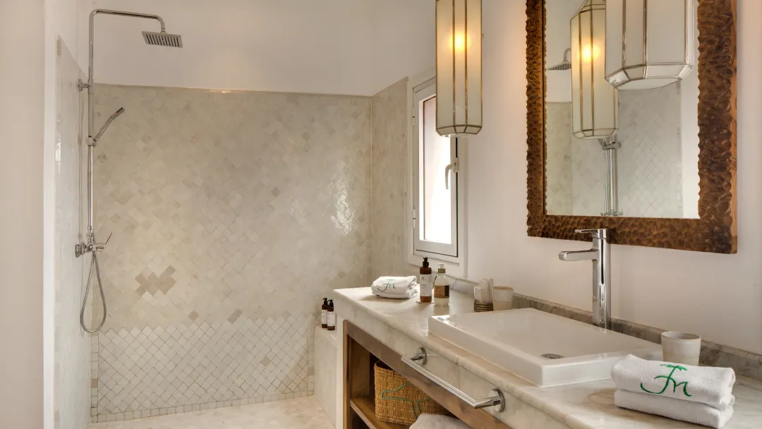 Superior Patio Side Room - Bathroom