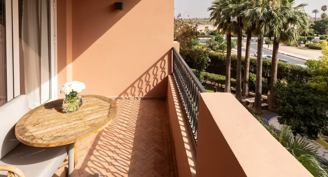 Contemporary Classic Room - Balcony Lounge