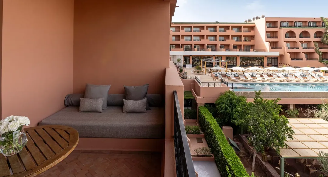 Contemporary Deluxe Room - Balcony Lounge