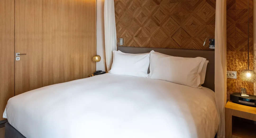 Contemporary Junior Suite - Bedroom View