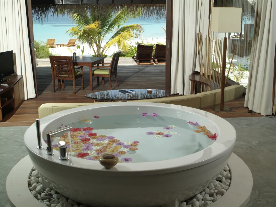 Beach Villa With Pool - Bath Tub