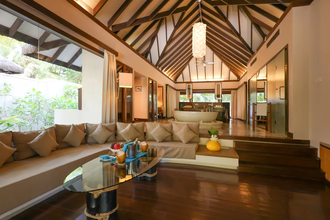 Beach Villa With Pool - Indoor Seating 