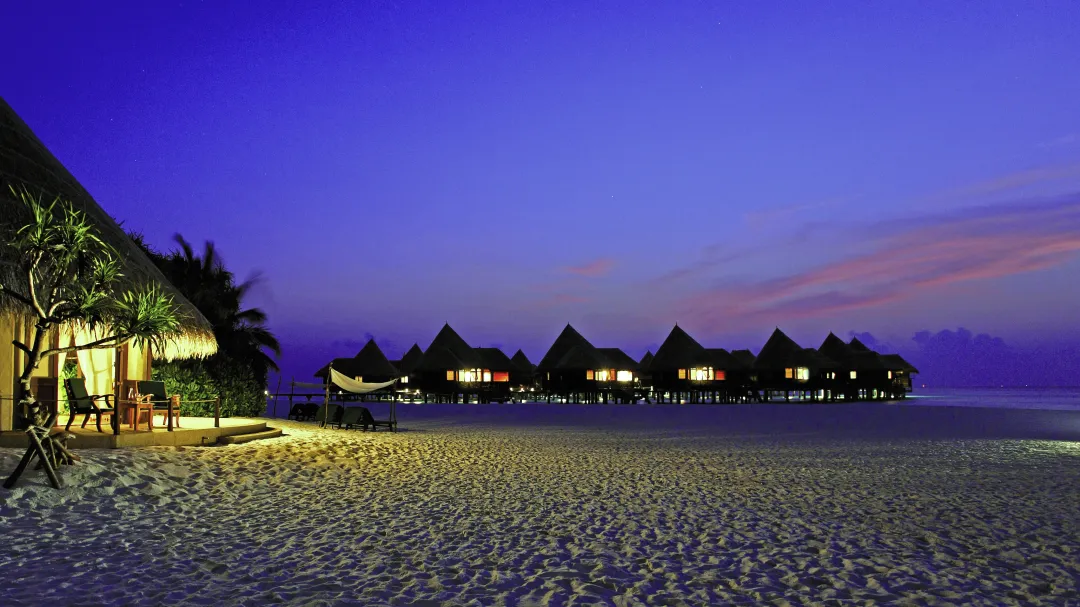 Sunset Beach Villa - Villa View At Night