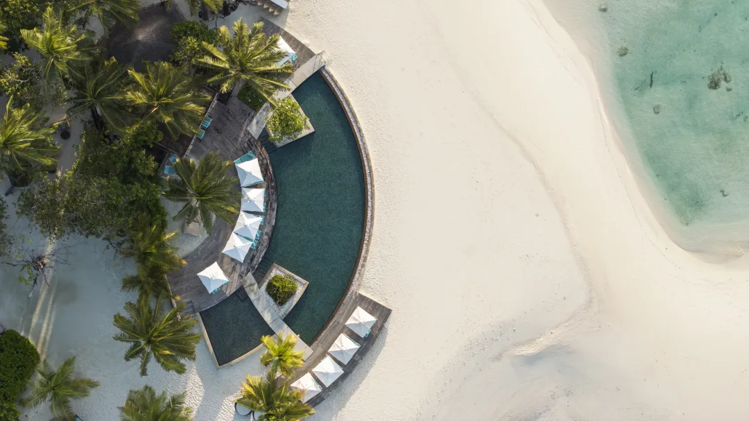 Constance Moofushi - Main Pool