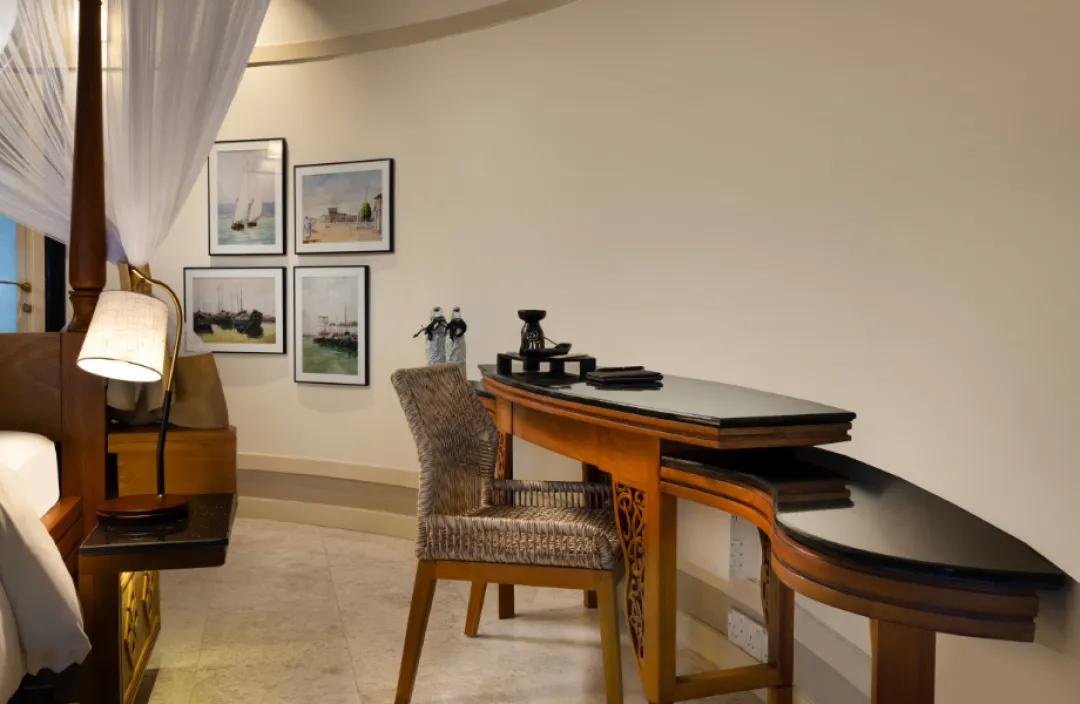 Banyan-Tree-Vabbinfaru-OceanView-Pool-Villa-Work-Desk