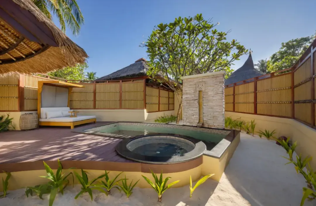 Banyan-Tree-Vabbinfaru-Beachfront-Pool-Villa-Private-Pool