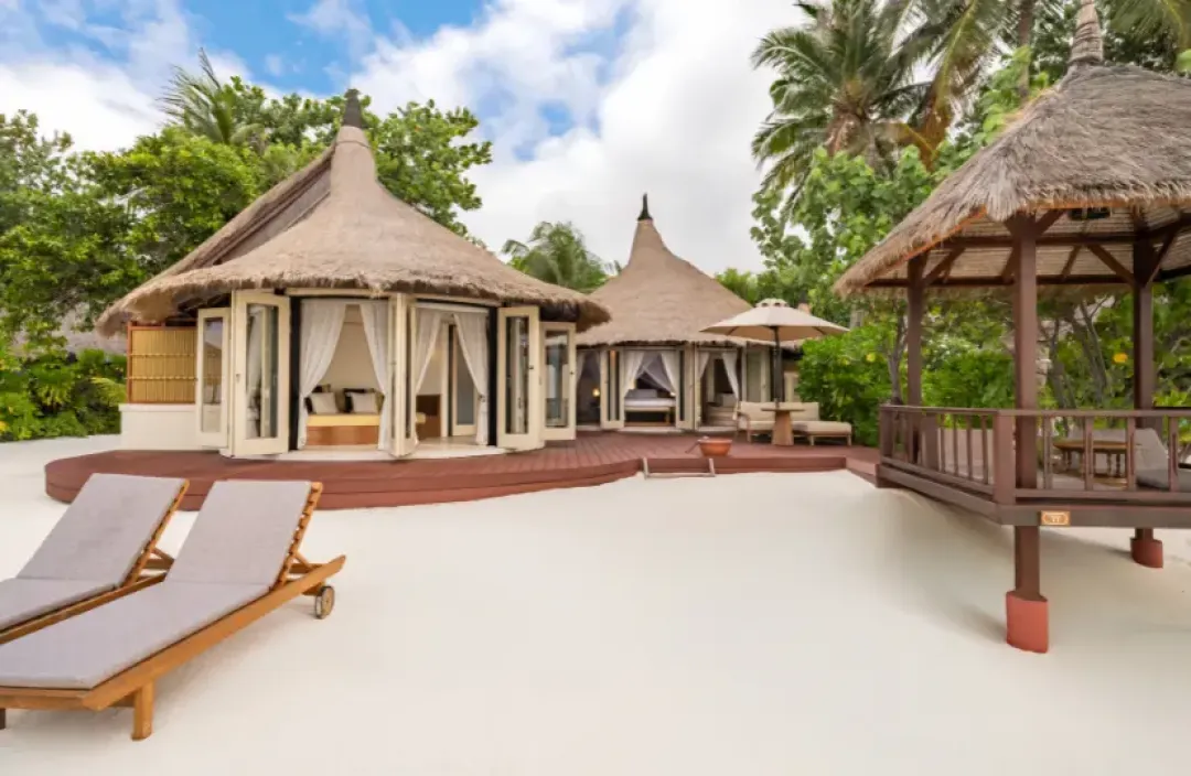 Banyan-Tree-Vabbinfaru-Grand-Beachfront-Pool-Villa-Exterior