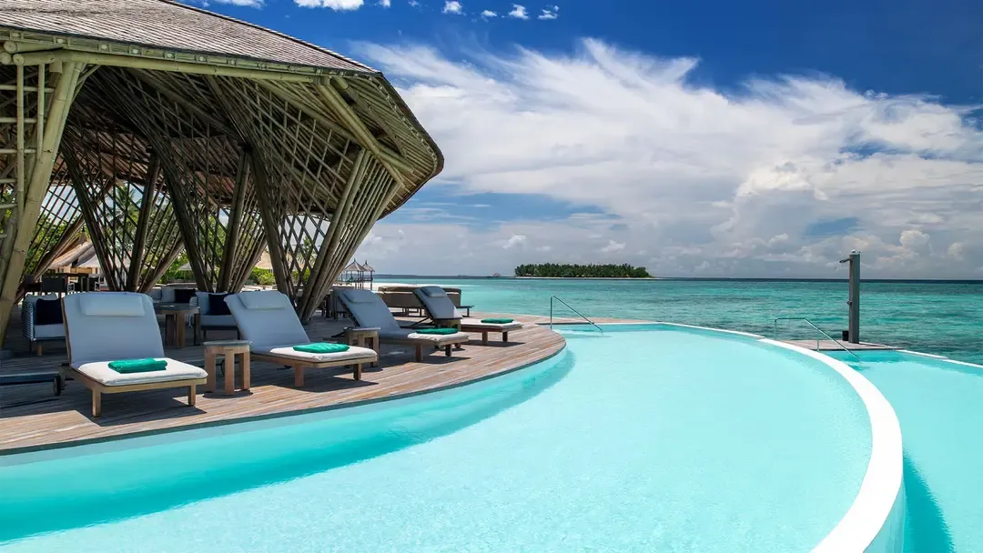 Banyan-Tree-Vabbinfaru-Infinity-Pool