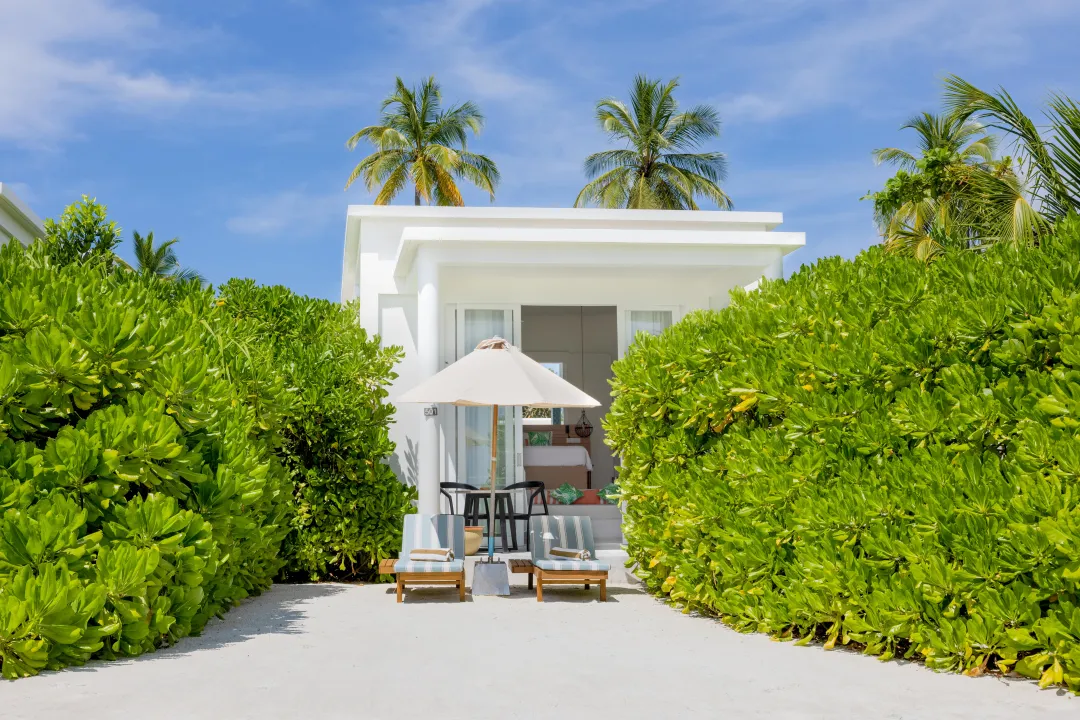 Grand Beach Villa with Pool - Suite Sun Lounge