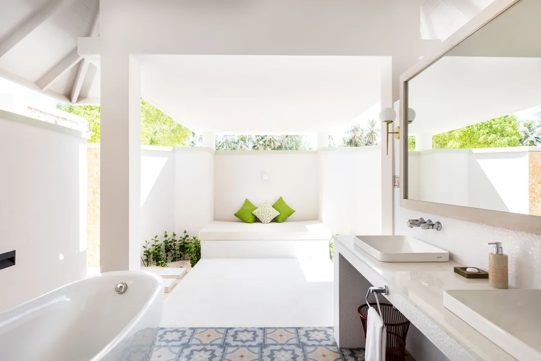 Grand Beach Villa with Pool - Bathroom View