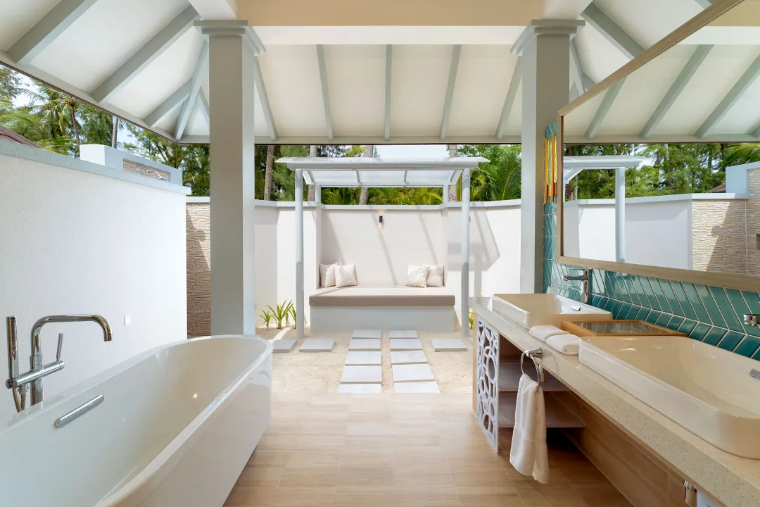 Grand Beach Suite with Pool - Bathroom View