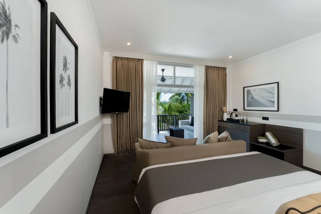 Sun Siyam Olhuveli - Beach Pavilion - King Bed