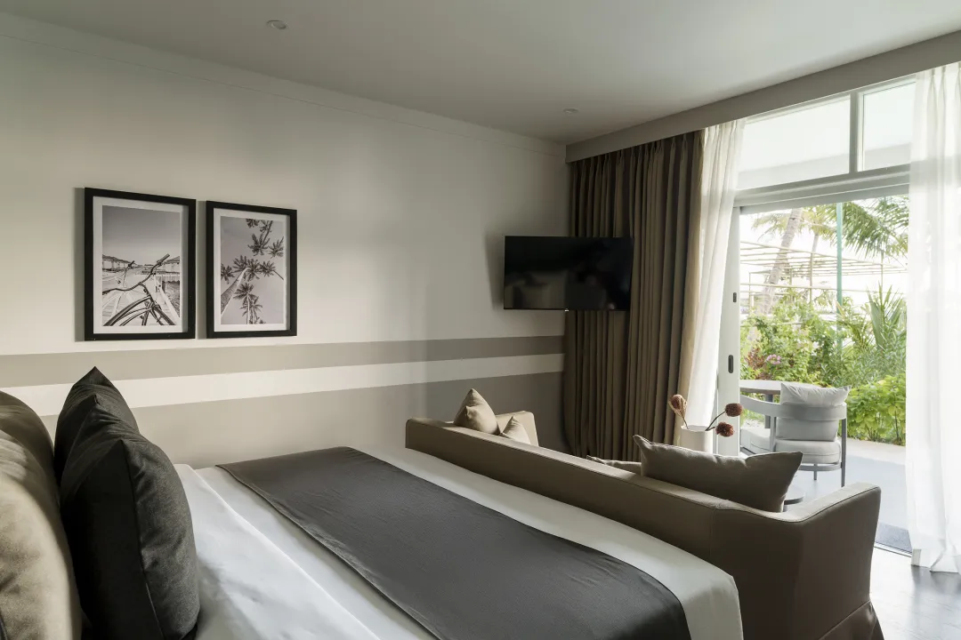 Sun Siyam Olhuveli - Sunset Beach Pavilion - King Bed