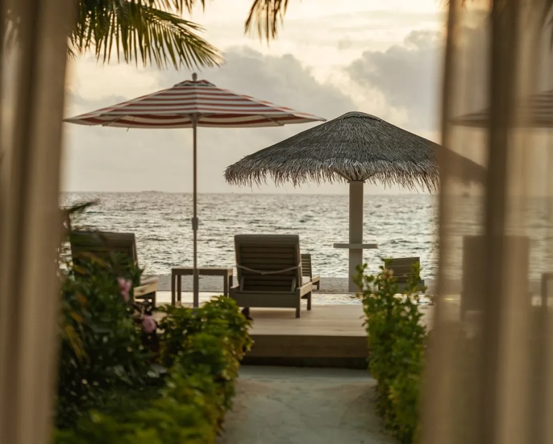 Sun Siyam Olhuveli - Sunset Beach Pavilion - Beach Beds