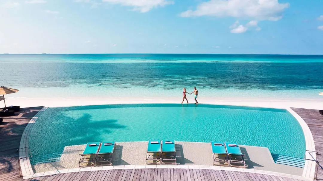 Kuredu-Island-Resort-_-Spa-Sea-View-from-the-Pool