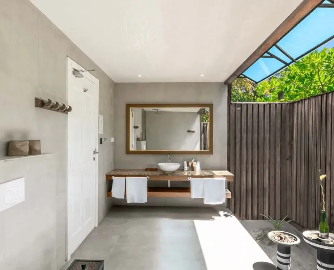 Kuredu-Resort-and-Spa-Deluxe-Beach-Villa-Rear