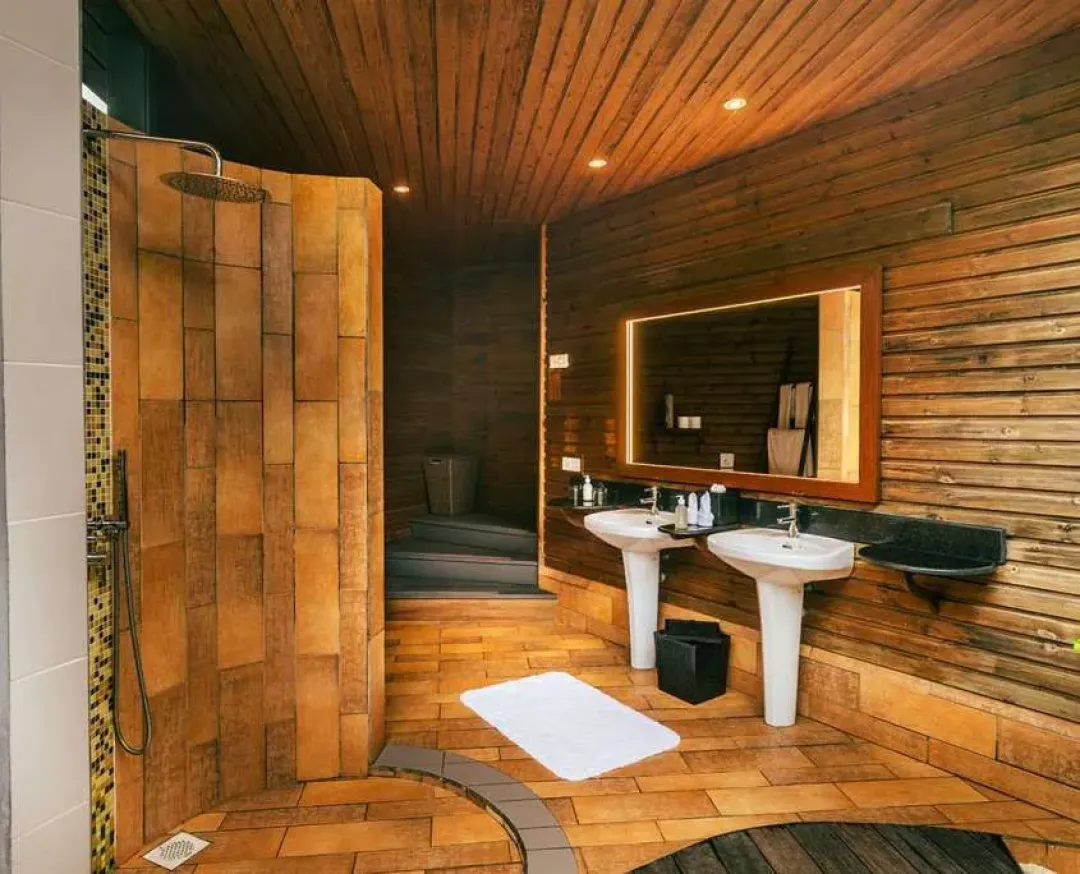 Kuredu-Resort-Jacuzzi-Beach-Villa-Bathroom