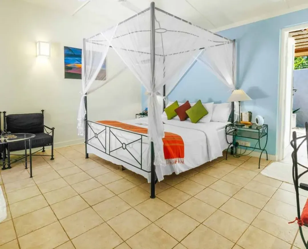 Kuredu-Resort-and-Spa-Beach-Bungalow-King-Bed