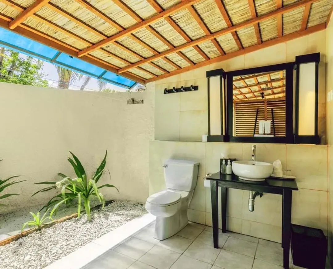 Kuredu-Resort-and-Spa-Premium-Beach-Bungalow-Bathroom