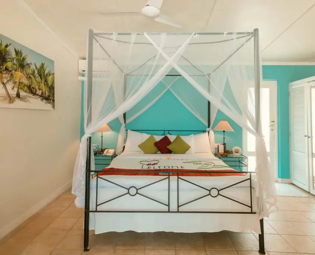 Kuredu-Resort-Garden-Bungalow-King-Bed