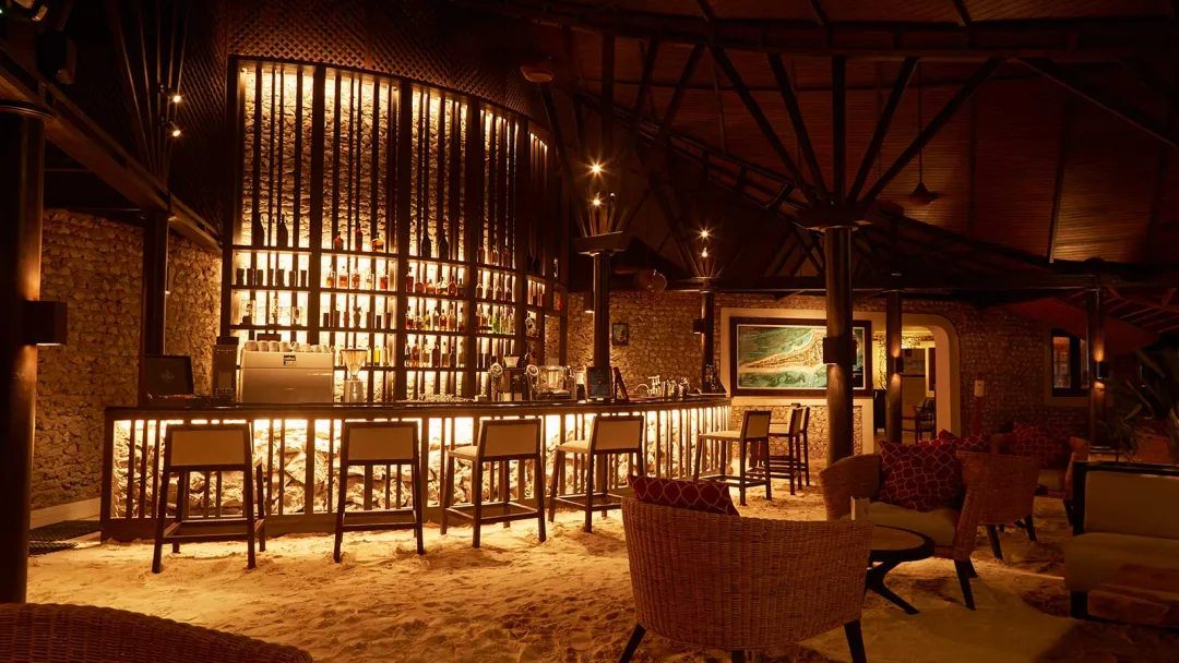 Kuredu-Resort-Akiri-Bar