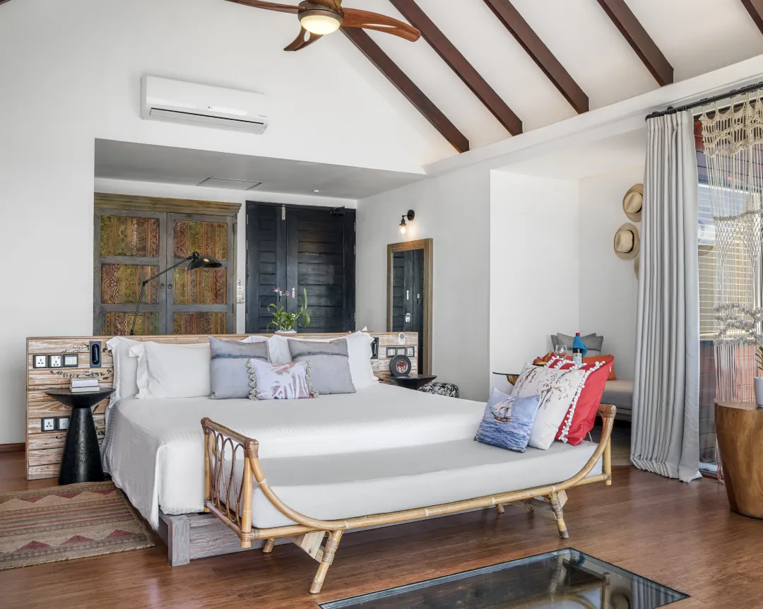 Grand Park Kodhipparu - Lagoon Villa - King Bed