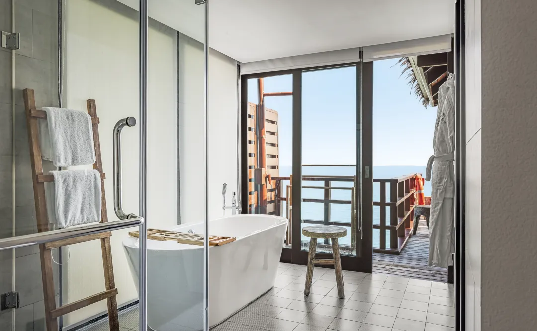 Grand Park Kodhipparu - Ocean Water Villa -Bathtub