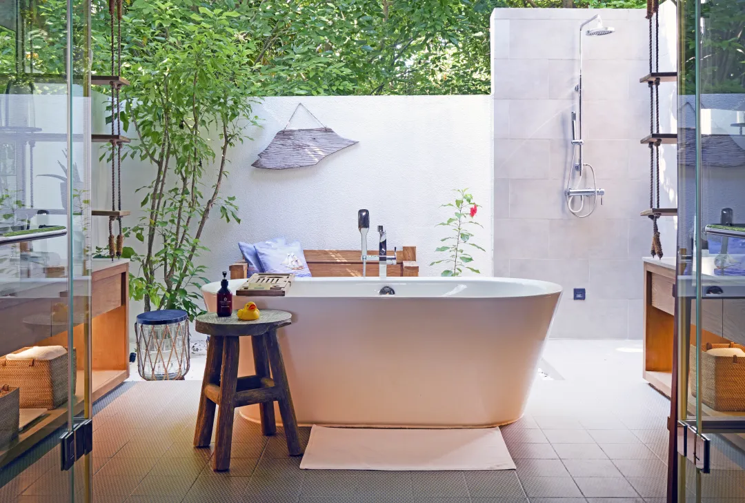Grand Park Kodhipparu - Beach Pool Villa -Bathtub View