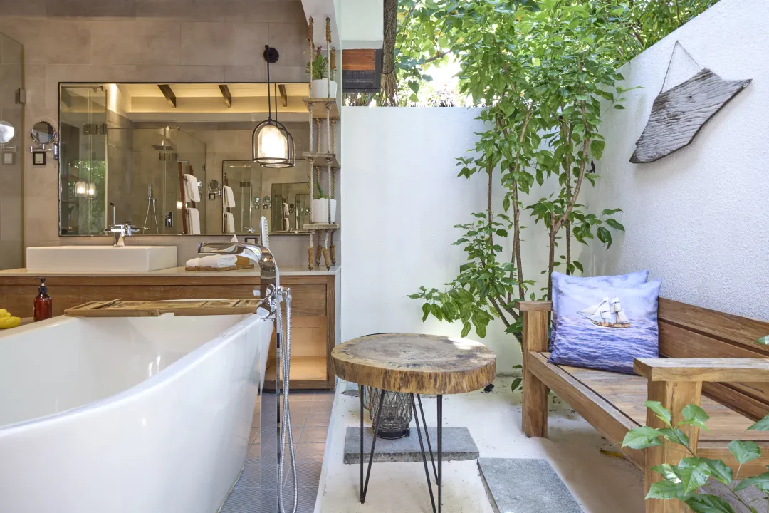 Grand Park Kodhipparu - Beach Pool Villa - Bathtub